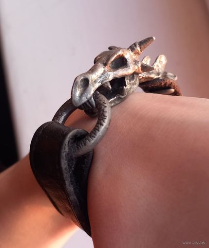 Браслет дракон с рунами, ручная работа.