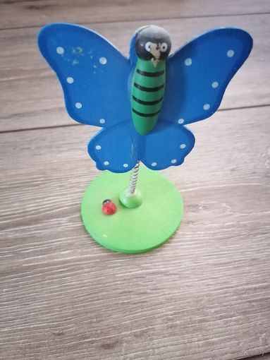 Бабочка на пружинке игрушка из дерева