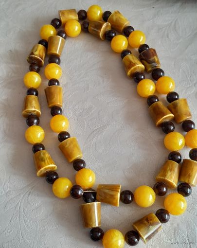 Винтажные бусы. Старый пластик под янтарь.