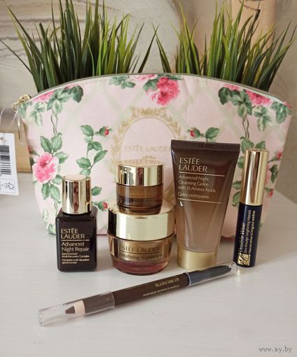 Набор миниатюр Estee Lauder в косметичке