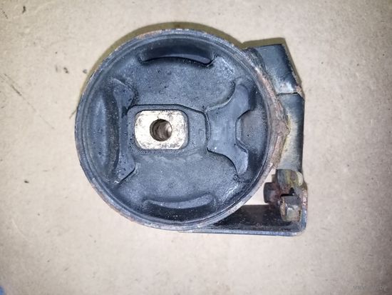Подушка ДВС правая  VW Golf 83-92
