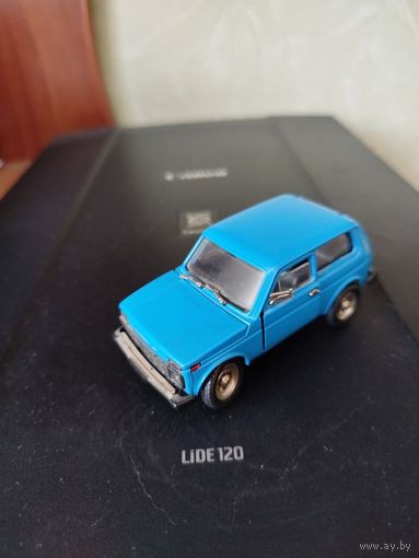 МОДЕЛЬ LADA 2121 NIVA А20 1/43 СССР БЕЗ МИ НЕ КОМПЛЕКТНЫЕ