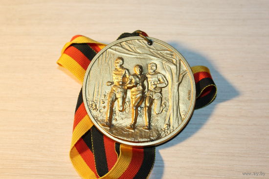 Спортивная, металлическая медаль, 1982 год, Германия, диаметр 6.7 см.